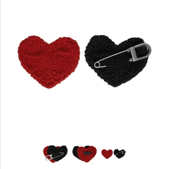 PRADA Spille in tessuto knitted heart
Nero+Rosso ❤️❤️❤️ - Picture 5 of 15